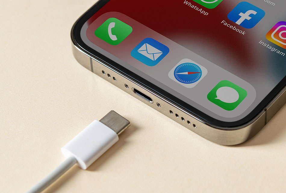 apple-embrace-iphone-charger-change-SPACEBAR-Thumbnail