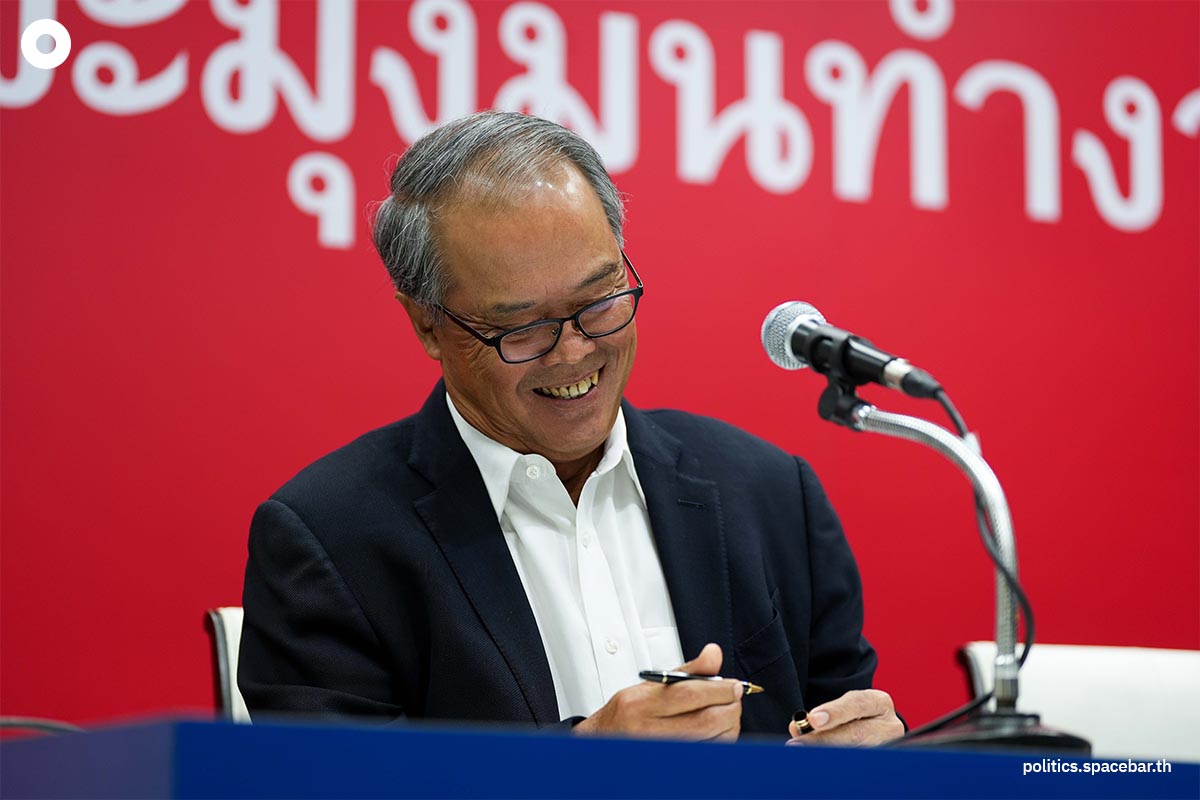 https://images.ctfassets.net/i3o8p9lzd06f/5PUsUKajdLwA8pcSrmATPe/28a1f419b72da1dcaad5eb41bd23f06b/chonlanan-pheu-thai-meeting-vote-council-president-SPACEBAR-Photo03