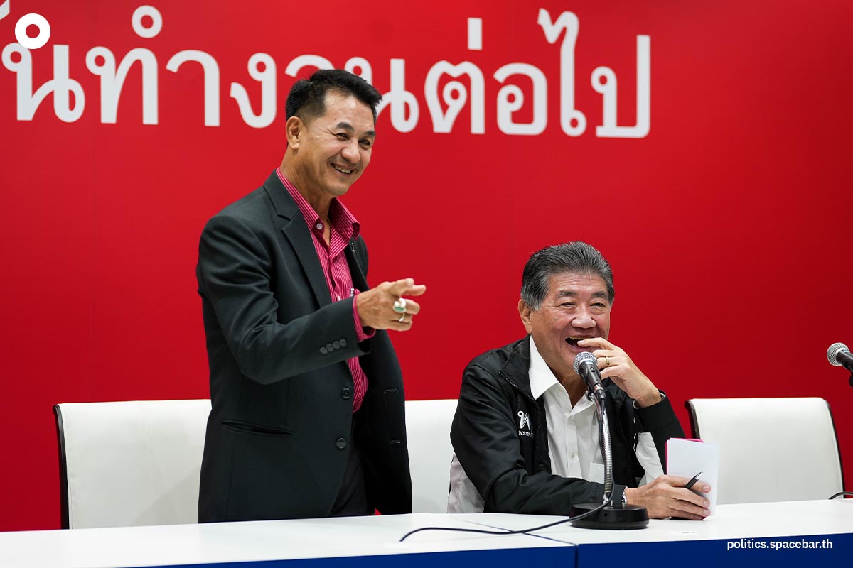 https://images.ctfassets.net/i3o8p9lzd06f/1WJW9EQy845fyzNpoRersD/fc630f310dc58663cdd206caacfc68dd/chonlanan-pheu-thai-meeting-vote-council-president-SPACEBAR-Photo04