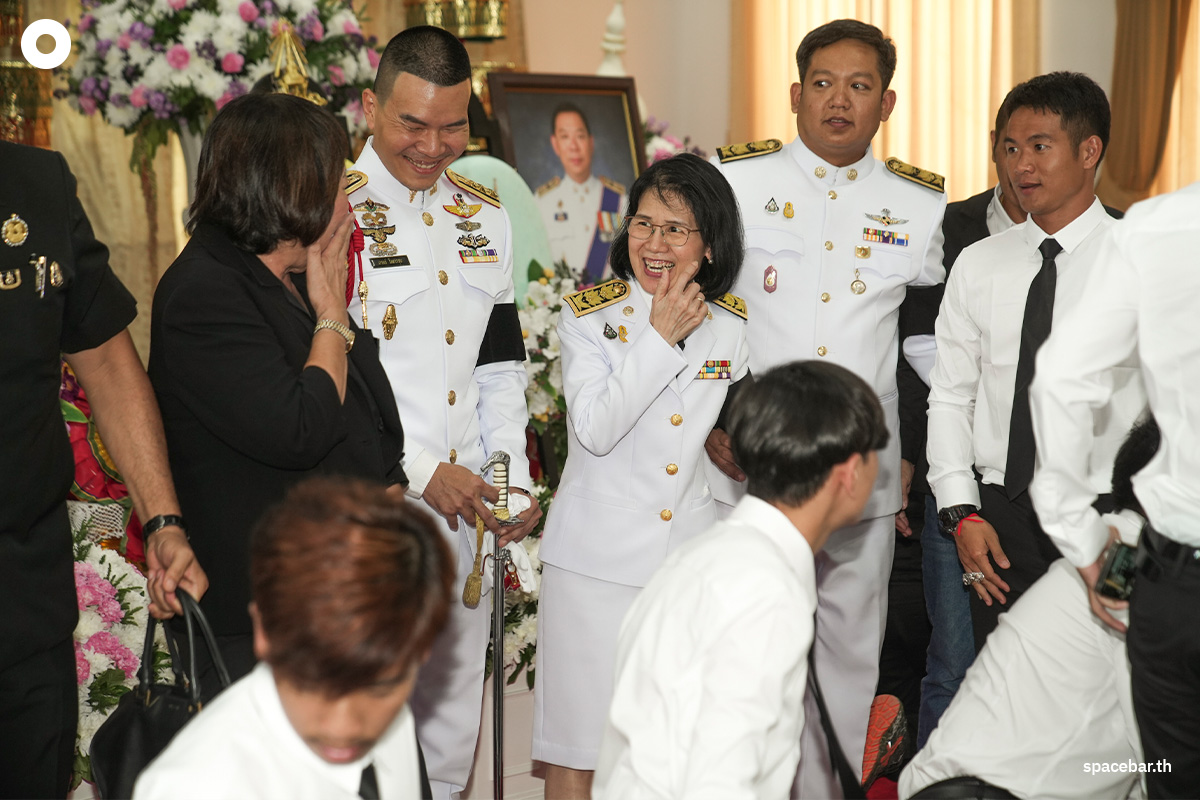 https://images.ctfassets.net/i3o8p9lzd06f/1IESeDE3XUomaOg2gXcVmx/5725c646397be58665c1a5e72f3f183b/cremation-ceremony-narongsak-osatanakorn-tham-luang-cave-SPACEBAR-Photo07