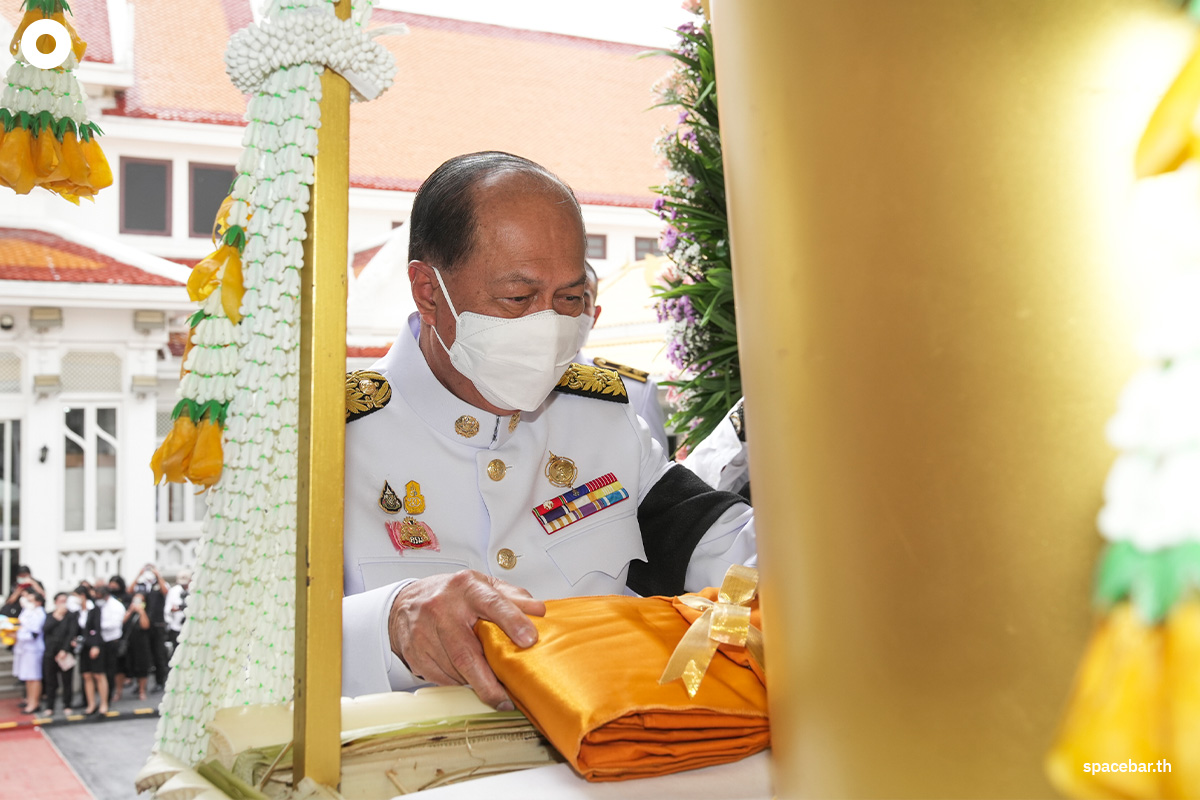https://images.ctfassets.net/i3o8p9lzd06f/2lh987zKuqxEIHjF7RCHpV/08717c0f88650b75887f80448f89ffc1/cremation-ceremony-narongsak-osatanakorn-tham-luang-cave-SPACEBAR-Photo10
