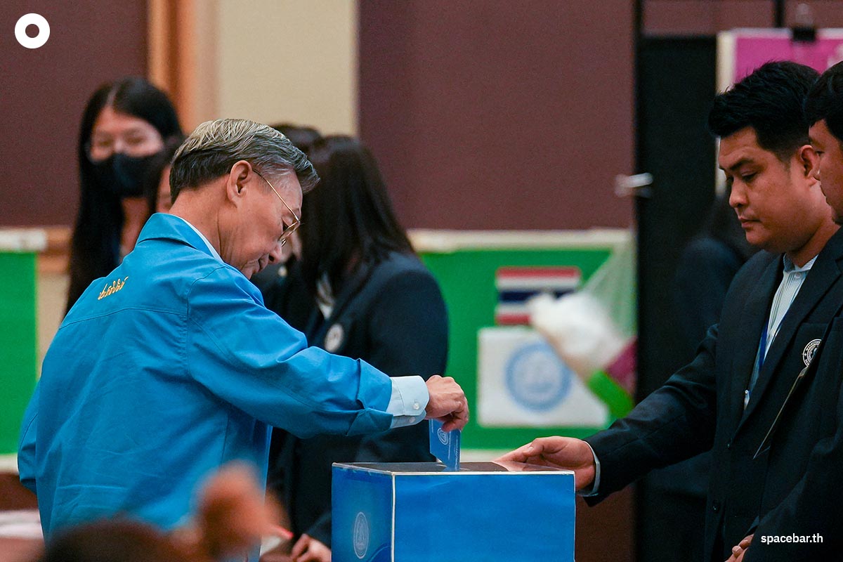 final-of-the-Democrat-Party-leader-election-SPACEBAR-Photo01.jpg