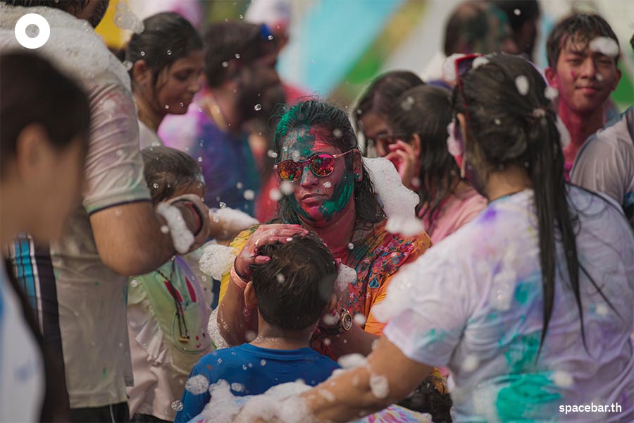 https://images.ctfassets.net/i3o8p9lzd06f/62b6HRAtyLMHnW3xoKDcnv/e8dbb5f7f2faab4608394c96dced7a18/first-holi-festival-in-siam-amazing-park-SPACEBAR-Photo10