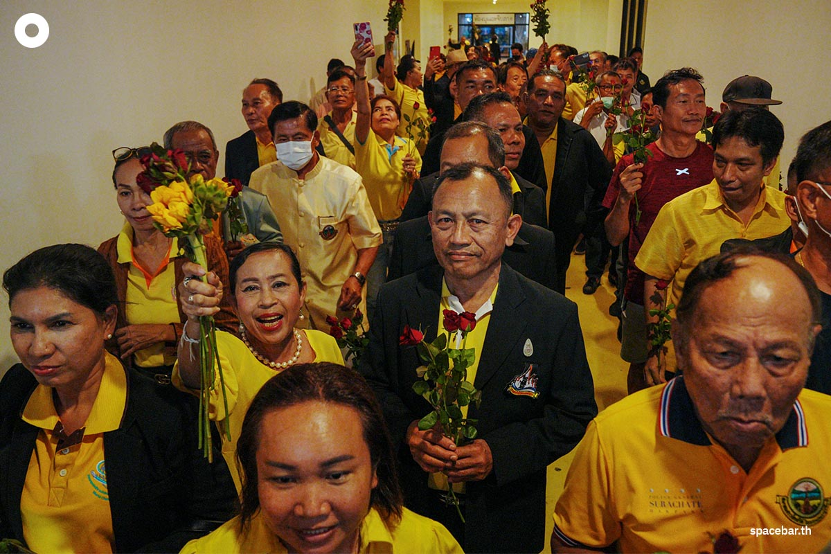 group-of-people-from-the-southern-region-cheered-on-surachet-SPACEBAR-Photo09.jpg