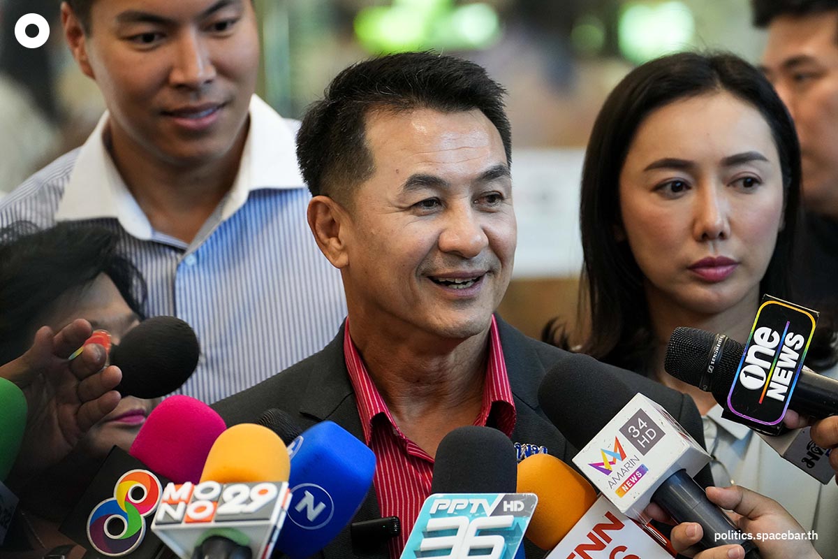 https://images.ctfassets.net/i3o8p9lzd06f/4Lnvlth8o1t6pFVXJwToQd/52103ded74b8582419d02ffb566978b3/pheu-thai-chonlanan-srikaew-prawit-move-forword-party-SPACEBAR-Photo00