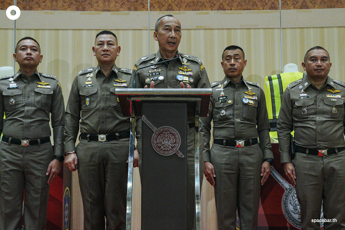 police-reflective-vest-aiming-to-reduce-crime-build-confidence-among-tourists-SPACEBAR-Photo08.jpg