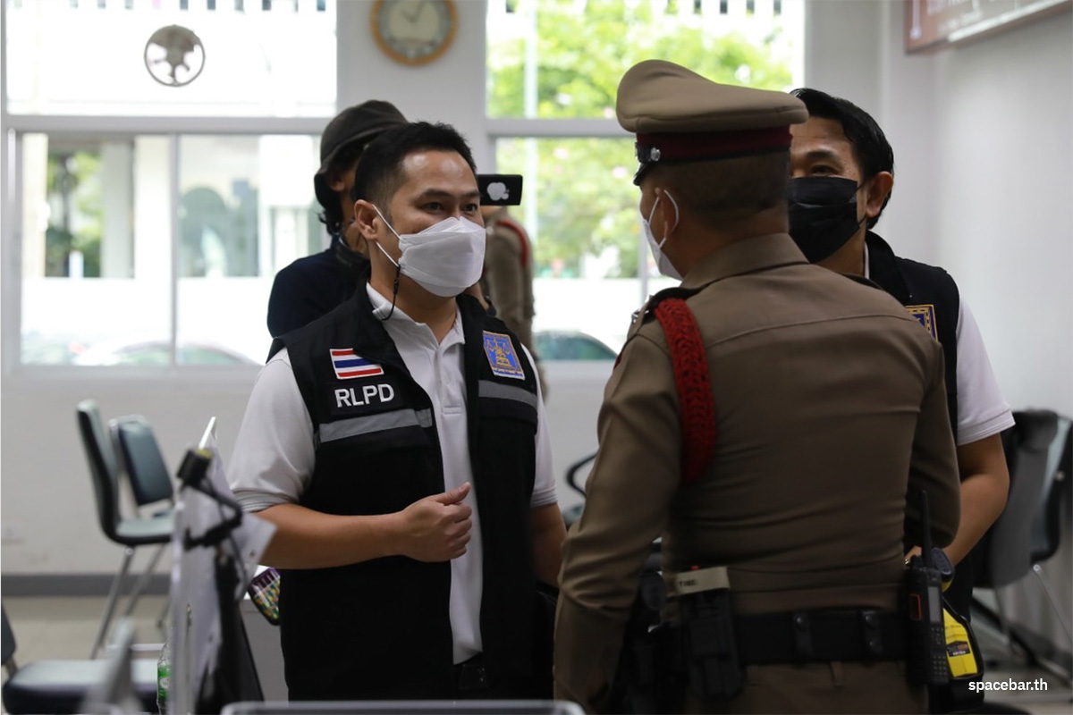 siam-paragon-shooting-police-arrest kit-patumwan-SPACEBAR-Photo01.jpg