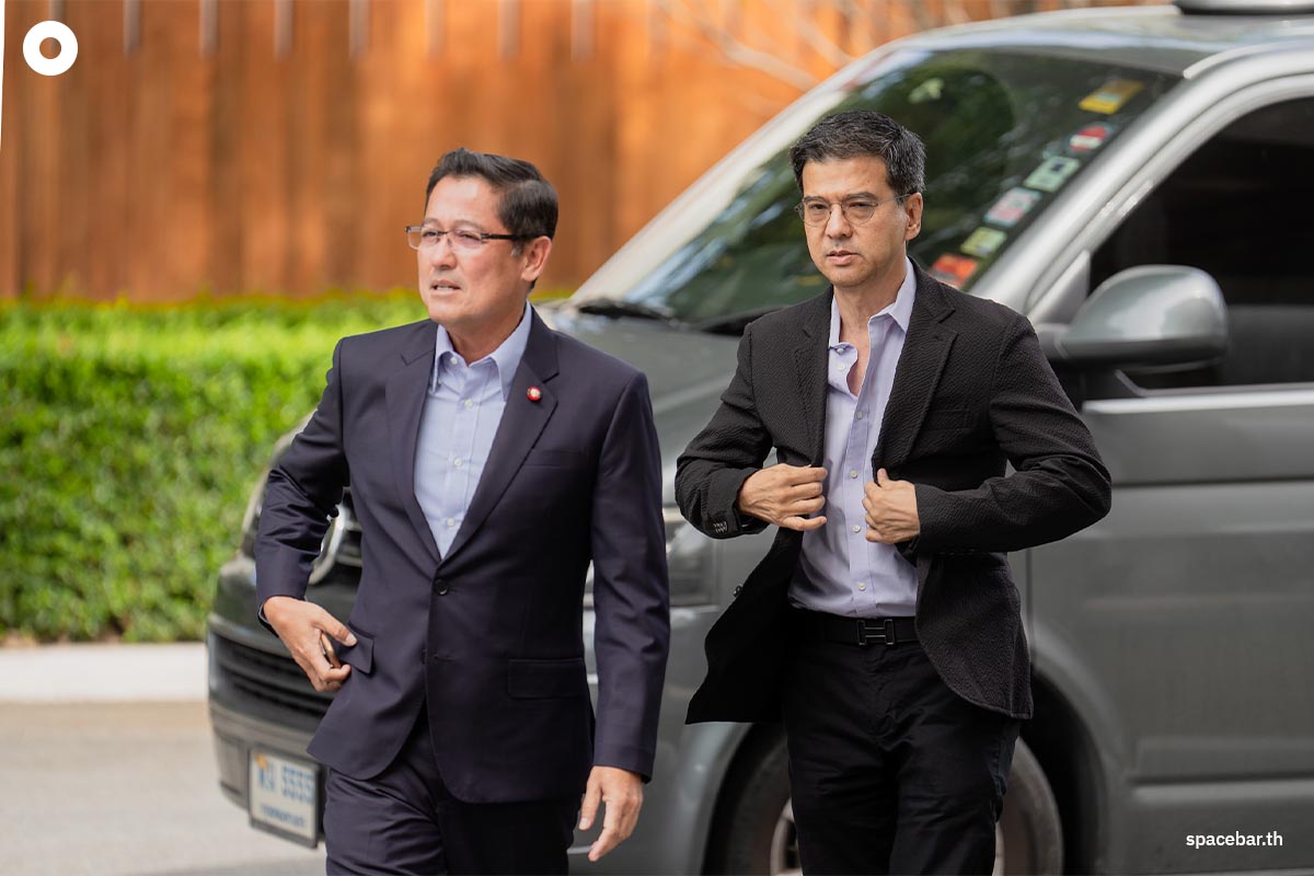 https://images.ctfassets.net/i3o8p9lzd06f/4MavbJdcSVmIFARd6NBpPv/088dc5f1f3c34e7d665bfb8f2f3d10bc/sudarat-keyuraphan-sita-divari-orange-red-SPACEBAR-Photo03