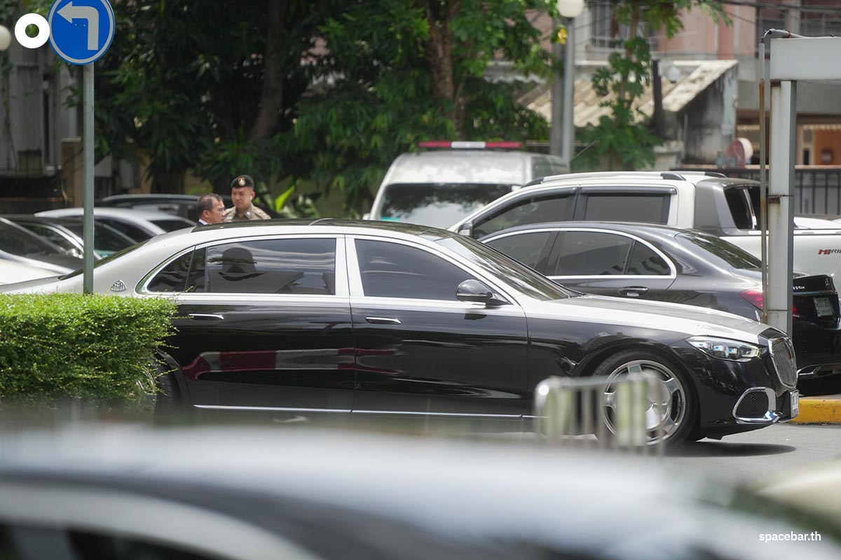 thaksin-returned-home-section-112-SPACEBAR-Photo00.jpg