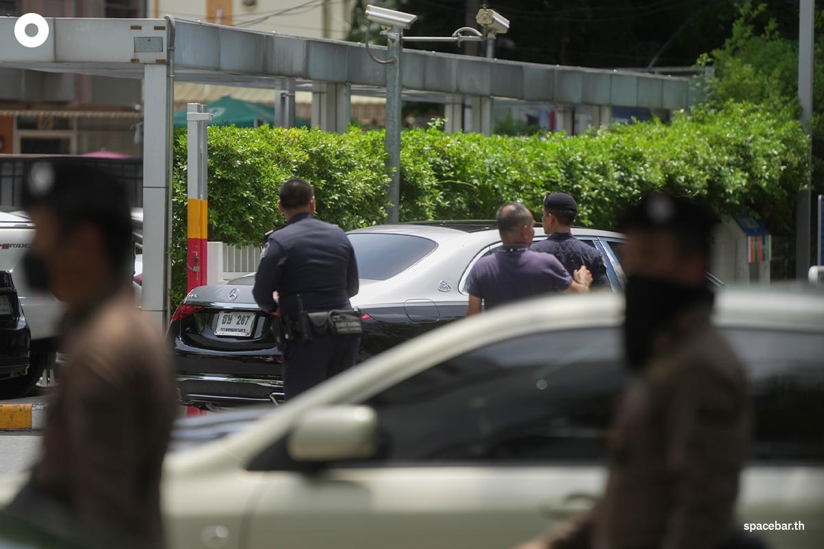 thaksin-returned-home-section-112-SPACEBAR-Photo02.jpg