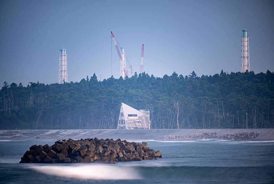 three-meter-tsunami-recorded-japan-nuclear-plant-quake-SPACEBAR-Thumbnail.jpg
